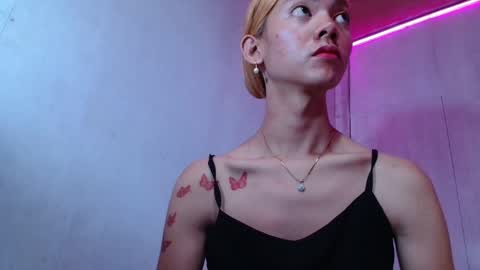 isabellatx online show from April 22, 11:28 pm