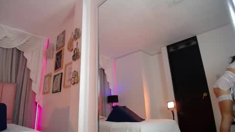 Isabelle Daza online show from February 26, 12:04 pm