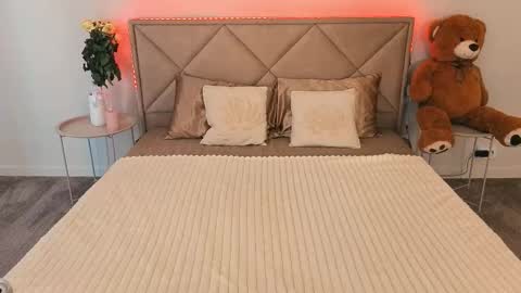 Isabelle online show from March 21, 1:37 pm