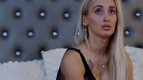 Snapshot of isabelleethan chatting on February 4, 5:53 am IsabelleEthan online show from February 4, 5:53 am