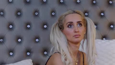 Snapshot of isabelleethan chatting on February 10, 12:29 pm IsabelleEthan online show from February 10, 12:29 pm