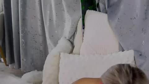 IsabelleEthan online show from February 20, 3:03 am