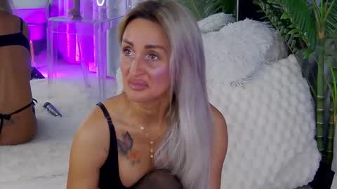 IsabelleEthan online show from June 8, 1:28 am