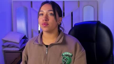 isabellrodriguez18 online show from March 7, 4:09 am