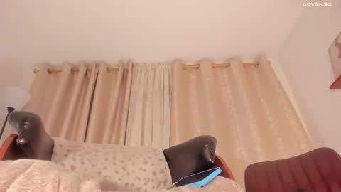 Snapshot of isabelsexysmile_ chatting on April 29, 11:11 pm Isabel M online show from April 29, 11:11 pm