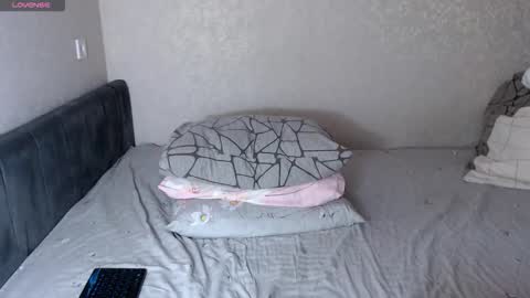 isabelswan online show from October 6, 4:26 pm