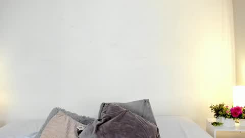 isameow online show from December 3, 11:13 pm