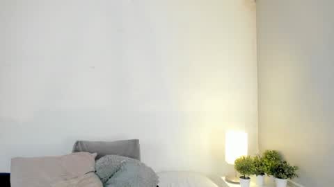 isameow online show from February 5, 12:31 am