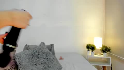 isameow online show from February 14, 1:13 am