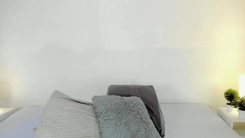 isameow online show from February 20, 9:09 pm