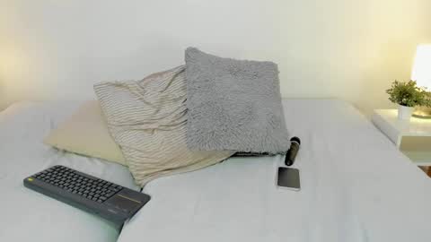 isameow online show from February 22, 1:33 am