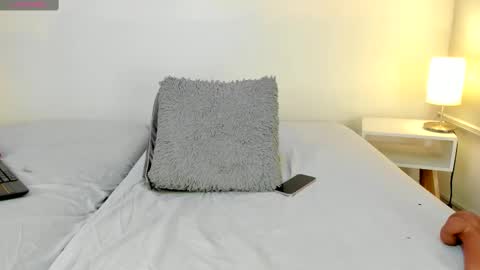 isameow online show from March 12, 1:36 am