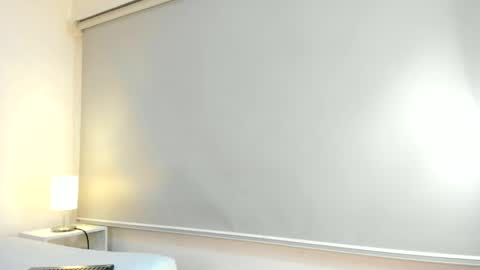 isameow online show from March 12, 9:45 pm