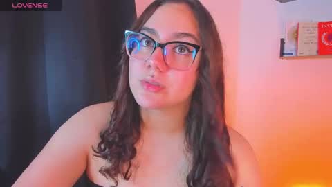 Snapshot of isarhodes_ chatting on January 1, 9:52 pm Isa online show from January 1, 9:52 pm