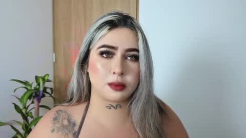 Snapshot of isasexyxxx1 chatting on April 18, 1:20 am isasexyxxx1 online show from April 18, 1:20 am