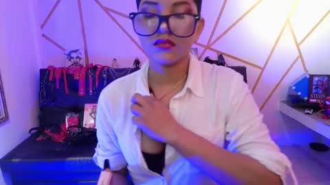 Snapshot of ise_lunny chatting on October 4, 12:19 am isabela online show from October 4, 12:19 am