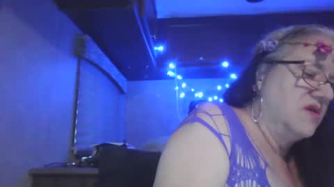 Iseestarz420 online show from December 10, 8:49 pm