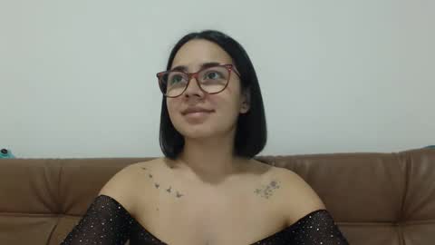 Snapshot of isemma chatting on October 6, 12:52 am Emma online show from October 6, 12:52 am