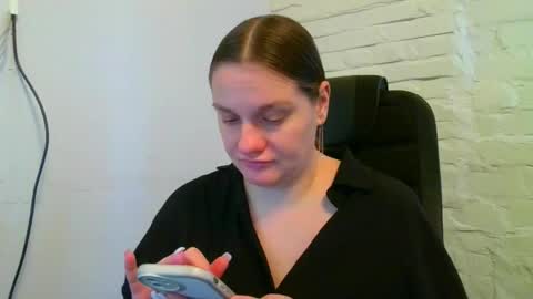 Snapshot of isingle_mom chatting on October 22, 4:35 am isingle_mom online show from October 22, 4:35 am