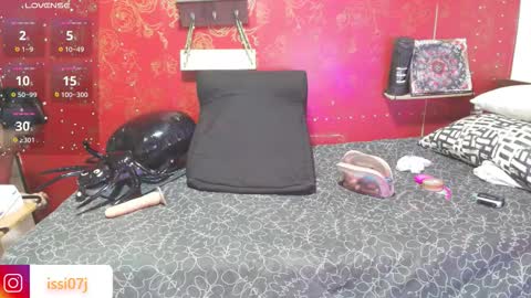 Snapshot of isis_blade chatting on October 19, 7:47 pm Isis Blade online show from October 19, 7:47 pm