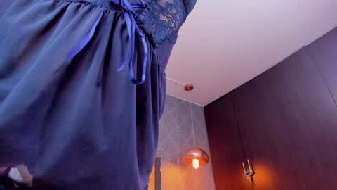 Snapshot of isisblakee chatting on December 7, 4:42 am Isis online show from December 7, 4:42 am