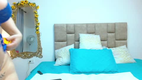 isisduzan online show from February 3, 9:18 pm