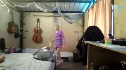 Snapshot of isissun03 chatting on February 15, 10:50 pm Isis SUN online show from February 15, 10:50 pm