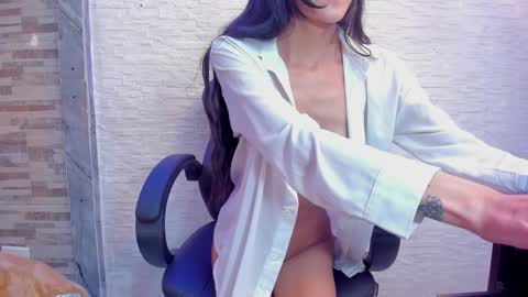 Isla  online show from January 23, 5:10 pm