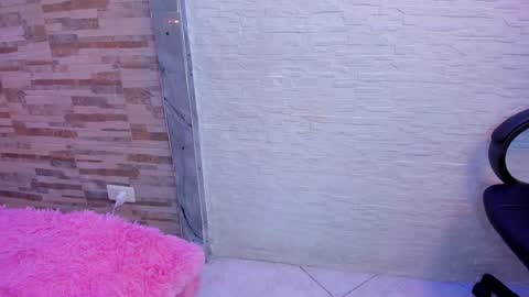 Isla  online show from January 31, 4:38 pm