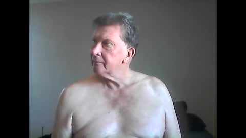 Snapshot of island625103 chatting on February 21, 9:11 pm island625103 online show from February 21, 9:11 pm