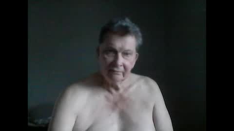 Snapshot of island625103 chatting on February 25, 9:02 pm island625103 online show from February 25, 9:02 pm