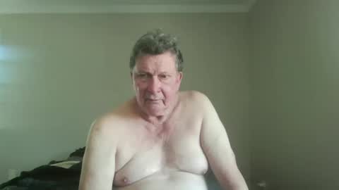 Snapshot of island625103 chatting on September 18, 6:32 pm island625103 online show from September 18, 6:32 pm