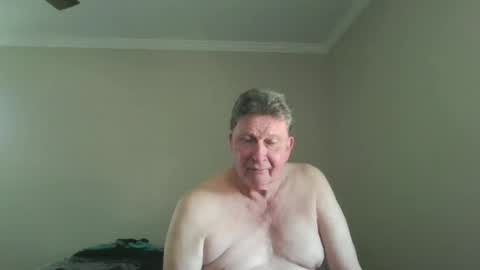 Snapshot of island625103 chatting on October 21, 7:47 pm island625103 online show from October 21, 7:47 pm