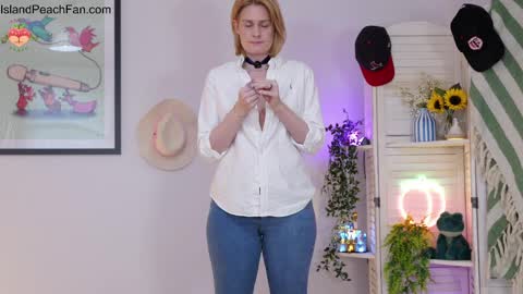 Lou  Peaches online show from April 5, 2:14 pm