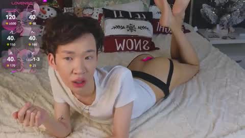 Snapshot of islendtakumi chatting on December 23, 4:43 am Takumi online show from December 23, 4:43 am