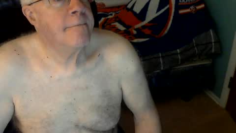 Snapshot of islesman22 chatting on July 1, 10:06 am islesman22 online show from July 1, 10:06 am