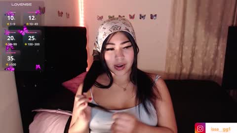 Snapshot of issa_gg chatting on September 29, 7:13 am isabella p online show from September 29, 7:13 am