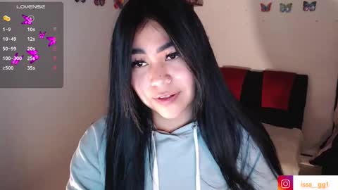 Snapshot of issa_gg chatting on November 23, 10:04 am isabella p online show from November 23, 10:04 am