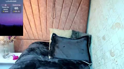 ISSA MILF online show from October 20, 1:00 pm