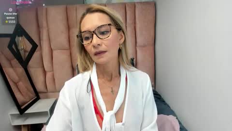 ISSA MILF online show from February 12, 5:19 pm