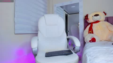 Snapshot of issabellarodriguez chatting on January 13, 2:18 am Isa online show from January 13, 2:18 am