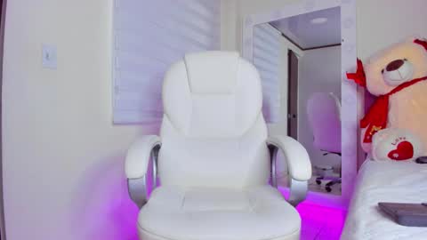 Snapshot of issabellarodriguez chatting on February 18, 11:44 am Isa online show from February 18, 11:44 am