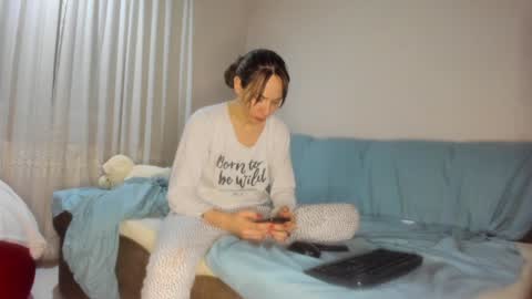 Snapshot of issabelle_69 chatting on February 3, 5:40 am Issabelle online show from February 3, 5:40 am