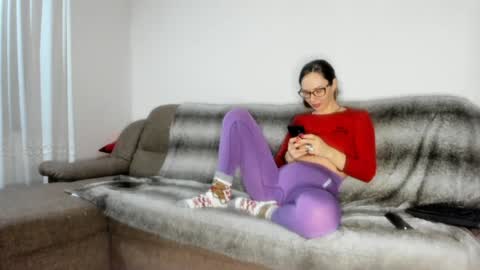 Snapshot of issabelle_69 chatting on February 8, 11:01 am Issabelle online show from February 8, 11:01 am