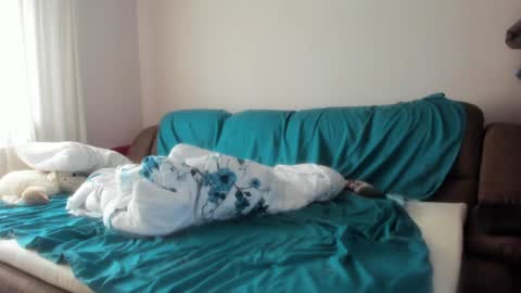 Snapshot of issabelle_69 chatting on February 12, 8:27 am Issabelle online show from February 12, 8:27 am