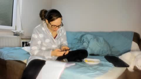 Snapshot of issabelle_69 chatting on February 25, 6:36 am Issabelle online show from February 25, 6:36 am