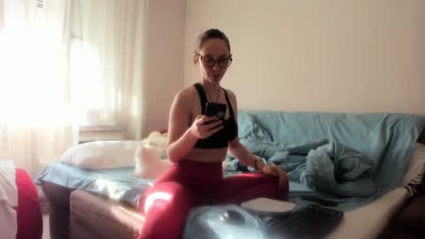 Snapshot of issabelle_69 chatting on February 26, 6:47 am Issabelle online show from February 26, 6:47 am