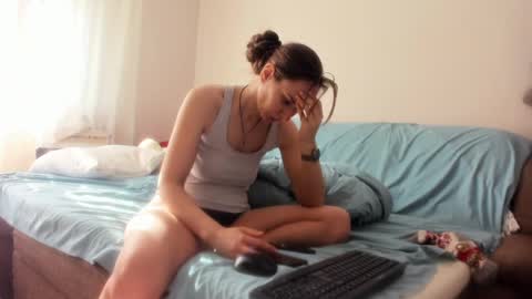 Snapshot of issabelle_69 chatting on March 10, 7:32 am Issabelle online show from March 10, 7:32 am