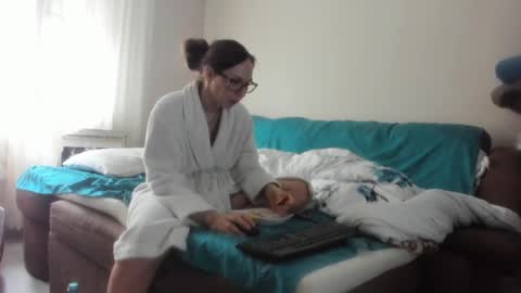 Snapshot of issabelle_69 chatting on March 12, 6:29 am Issabelle online show from March 12, 6:29 am