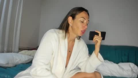 Snapshot of issabelle_69 chatting on September 15, 5:40 am Issabelle online show from September 15, 5:40 am